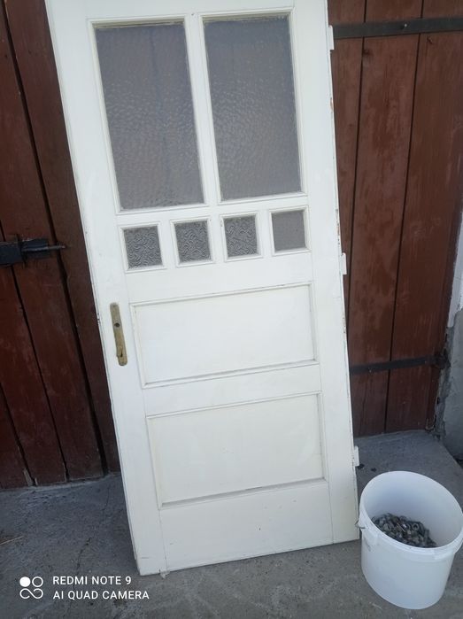 Stare drzwi z litego drewna