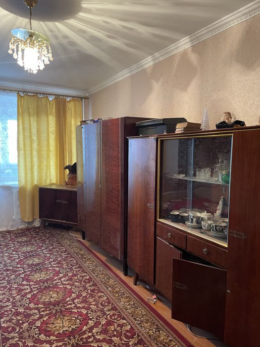 Продається двокімнатна квартира в районі 17 школи, мясокомбінат.