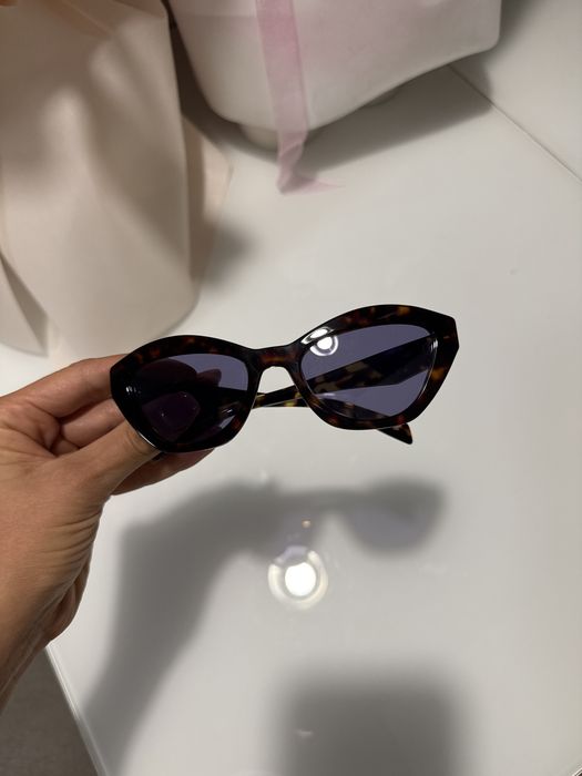 Сонцезахисні окуляри Prada