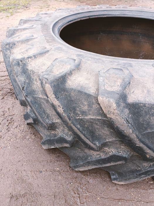 Pneu trator usado r28
