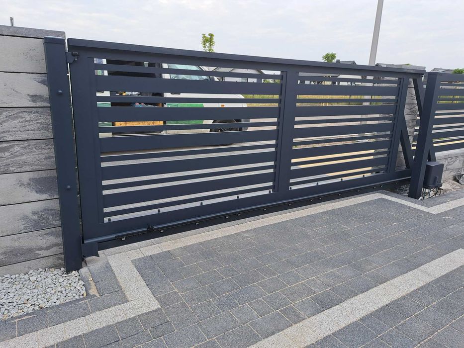 Ogrodzenie metalowe panelowe. Ogrodzenia nowoczesne + montaż