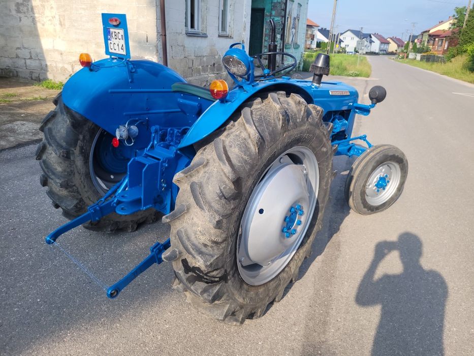 Sprzedam Fordson Dextra taki jak Massey Ferguson 135