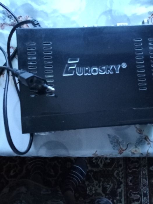 Продам тюнер ES-4050S