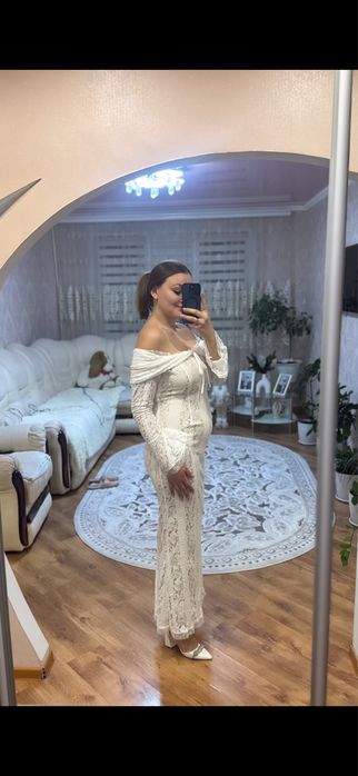 Мереживна біла сукня