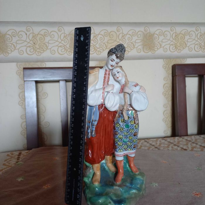 Фарфоровая статуэтка