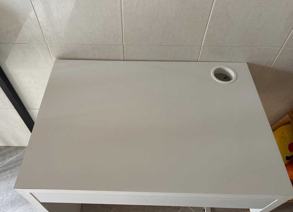 Secretaria ikea  como nova