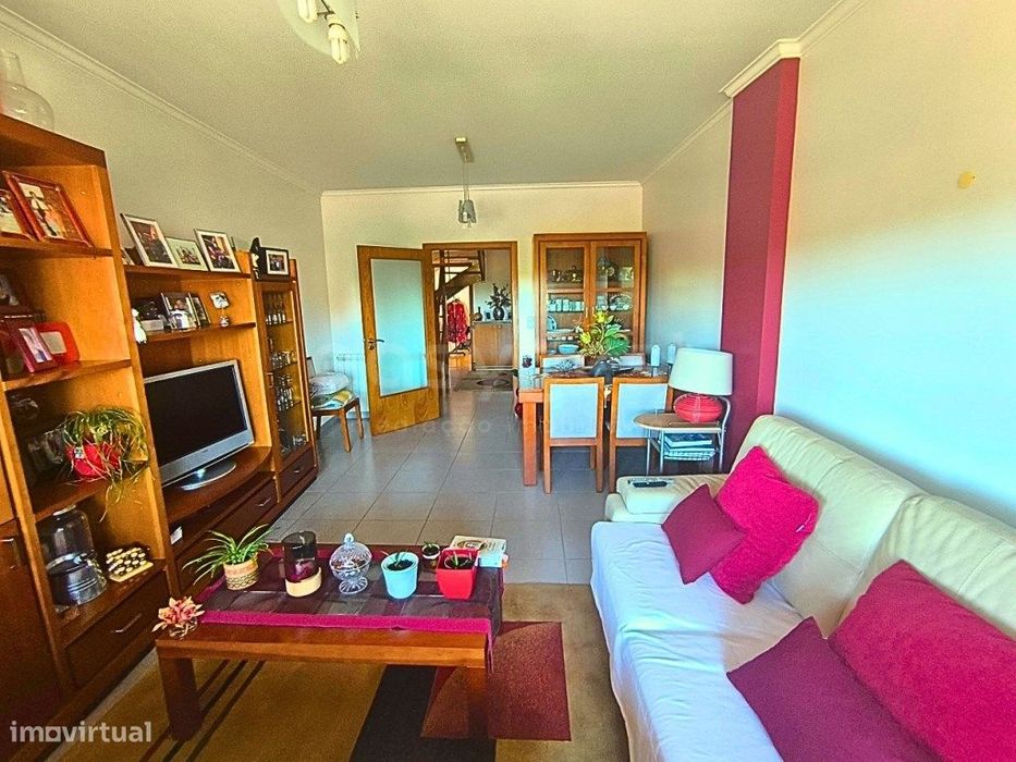 Apartamento T3+2 Duplex em excelente localização na cidade de Torre... — Torres Novas (São Pedro), Lapas E Ribeira Branca, Santarém