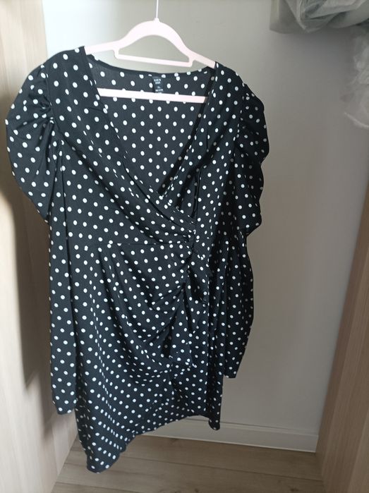 Sukienka w grochy XXL