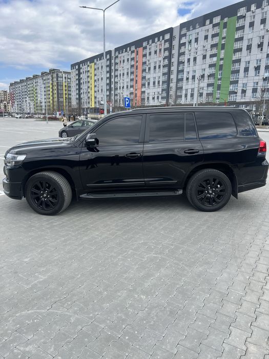 Toyota Land Cruiser 200