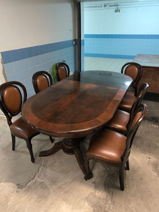 Mesa com 6 cadeiras