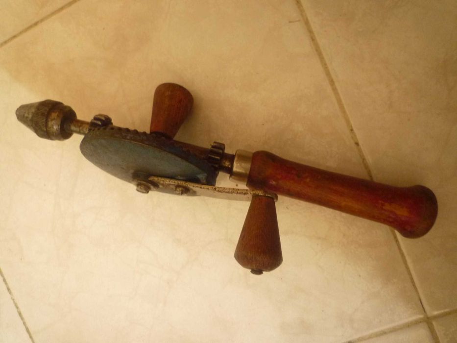 Beberquim manual antigo em bom estado de conservação