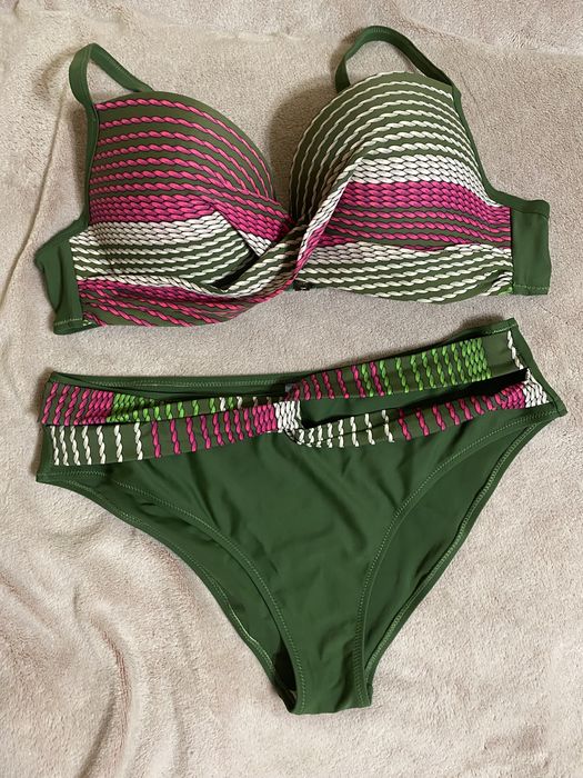 Продам купальник размер 52, чашка С, б/у в отличном состоянии