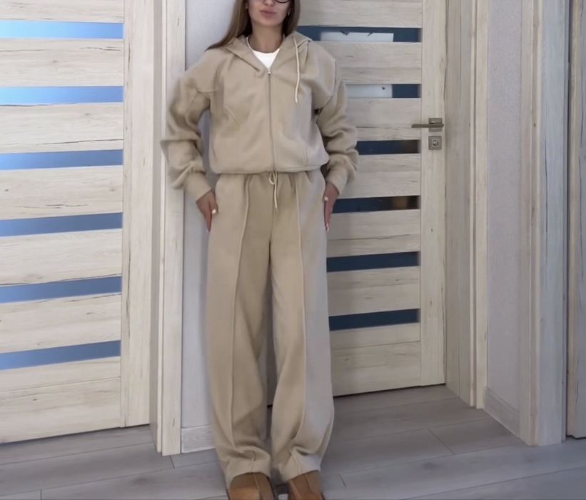 Новий теплий флісовий костюм , розмір М , в трендовоиу кольорі