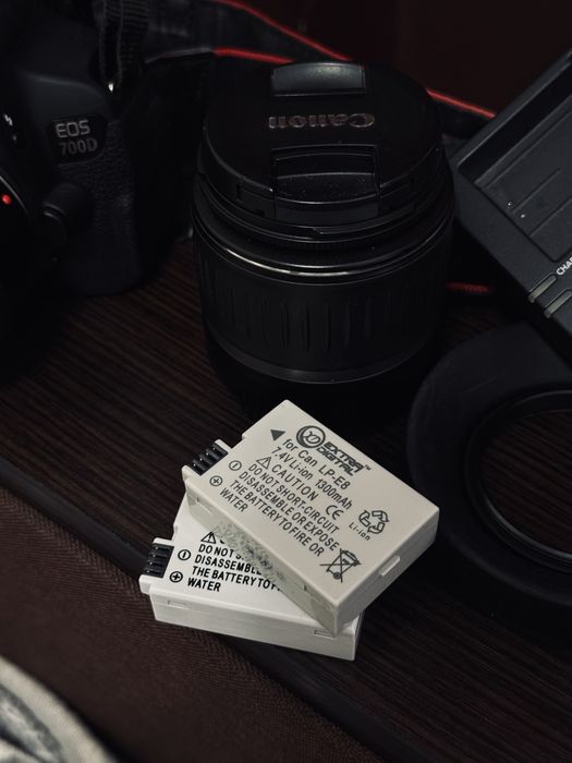 Фотоапарат Canon 700d + 2 обʼєктиви та аксесуари