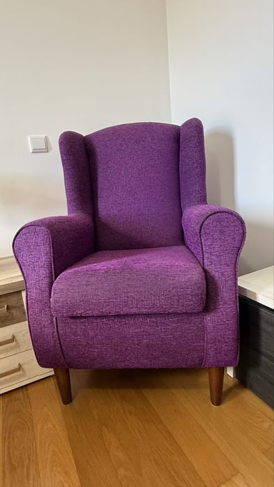 Cadeirão de quarto roxo