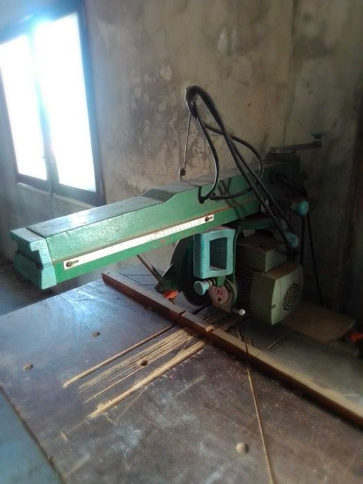 Serra de corte da DeWalt para marcenaria.