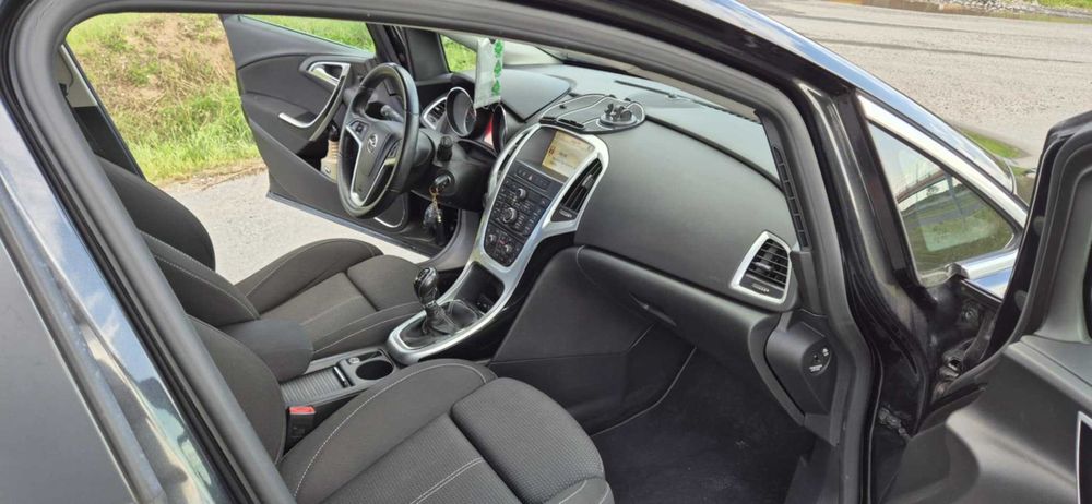 Opel Astra J 1.4 turbo 2012