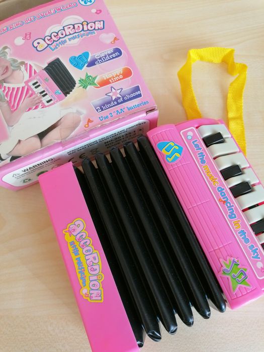 Аккордеон іграшковий.