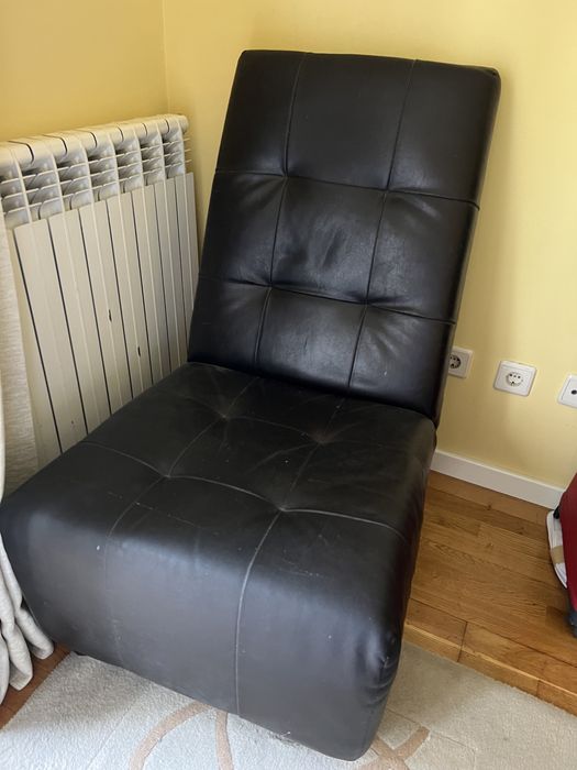 Cadeira em pele castanha