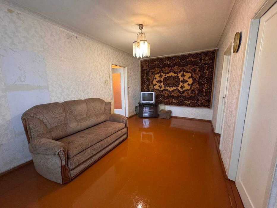 Трикімнатна квартира на Гречанах!