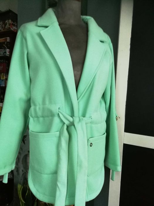 Płaszcz damski mięta pasek