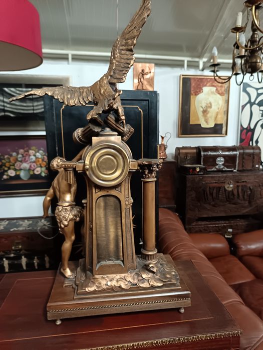 Relógio com águia64741105147651123