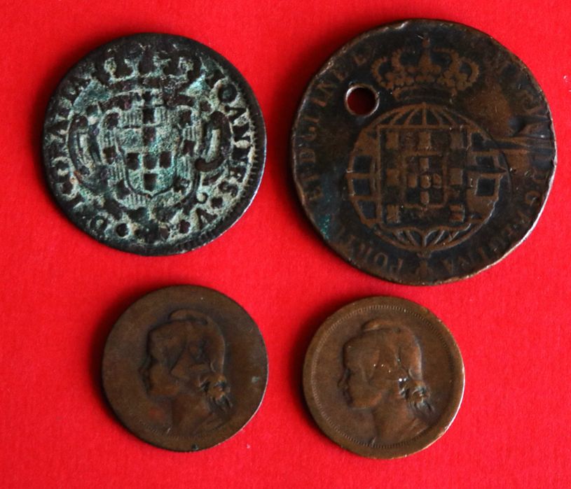 Lote de quatro moedas portuguesas antigas