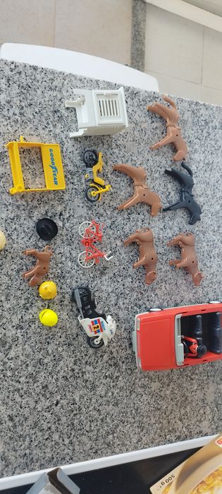 Lote Playmobil muitas figuras