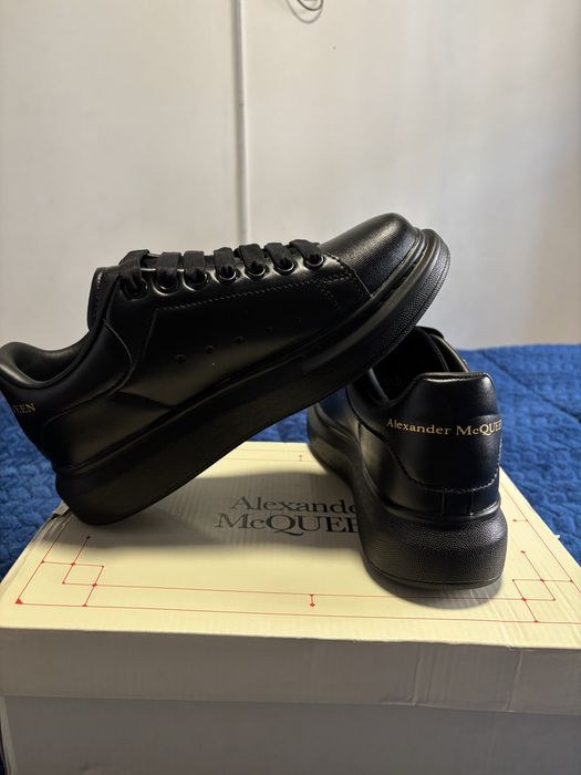 Alexander McQUEEN all black