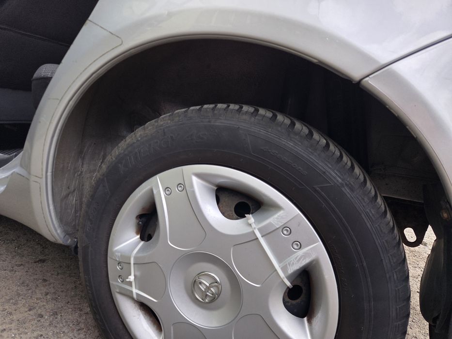 Toyota yaris 1,3 (Тойота яріс)