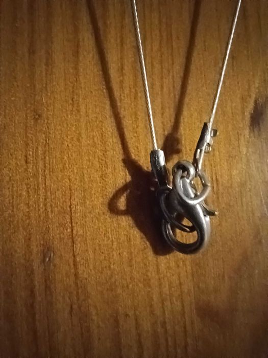 Colar com aplicações em forma de coração