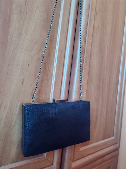 Elegancka torebka z łańcuszkiem
