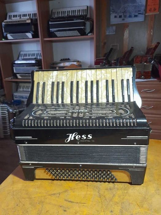 AKORDEON HESS 80 basów IV chóry /musette/
