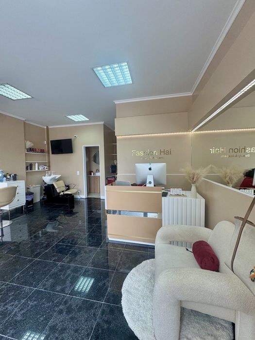 Alugo espaço para trabalho/ Salão