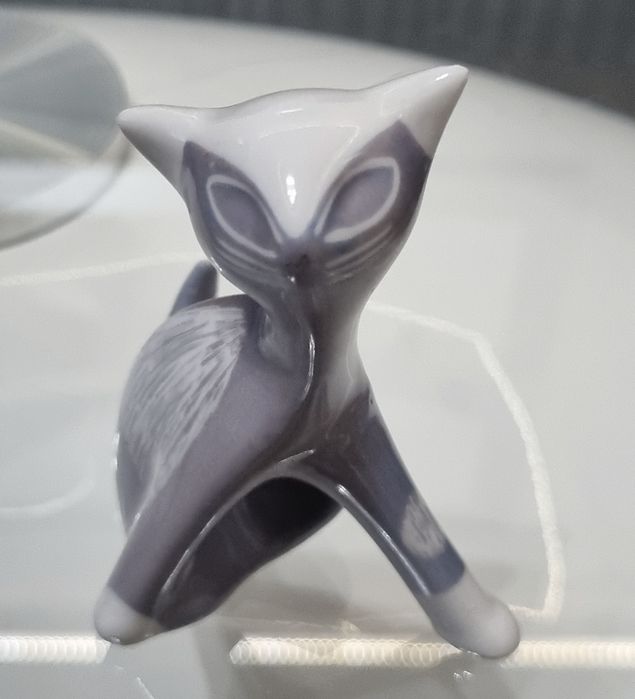 Sygnowana figurka Kotek mały Z. Kosicka Ćmielów, lata 50.