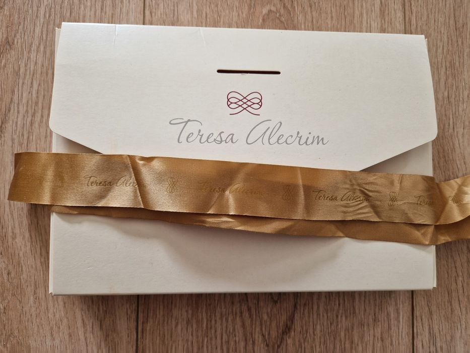 Teresa Alecrim - Saco do pão novo com caixa e laço