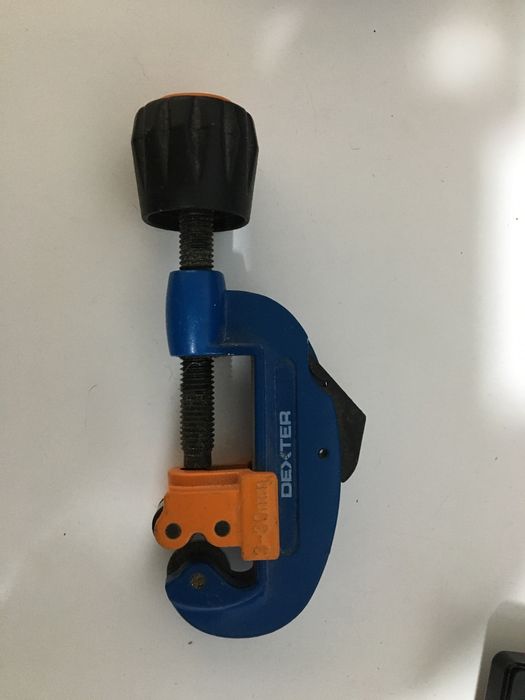 Corta-tubos com lamina nova