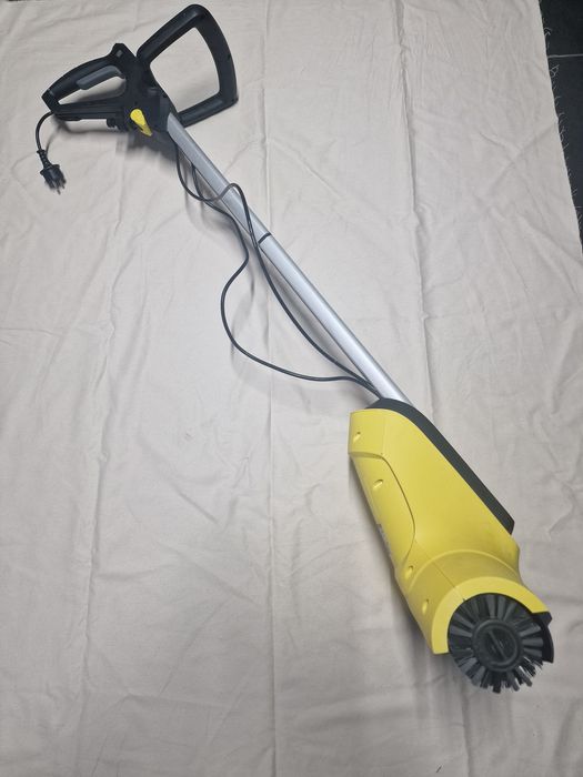 limpador de pátios elétrico Kärcher PCL 4.  Ideal para tirar verdete