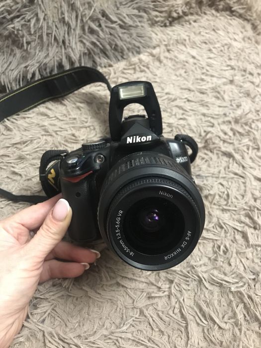 Фотоапарат Nikon D5000