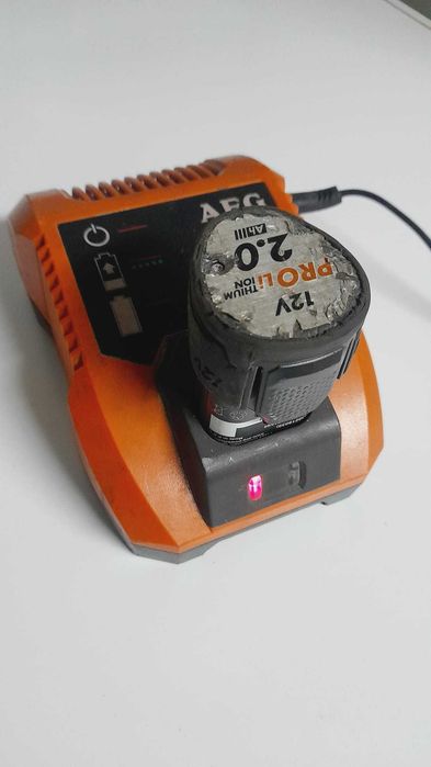 Carregador Bateria AEG 12V LL1230, C/Bateria Incluída