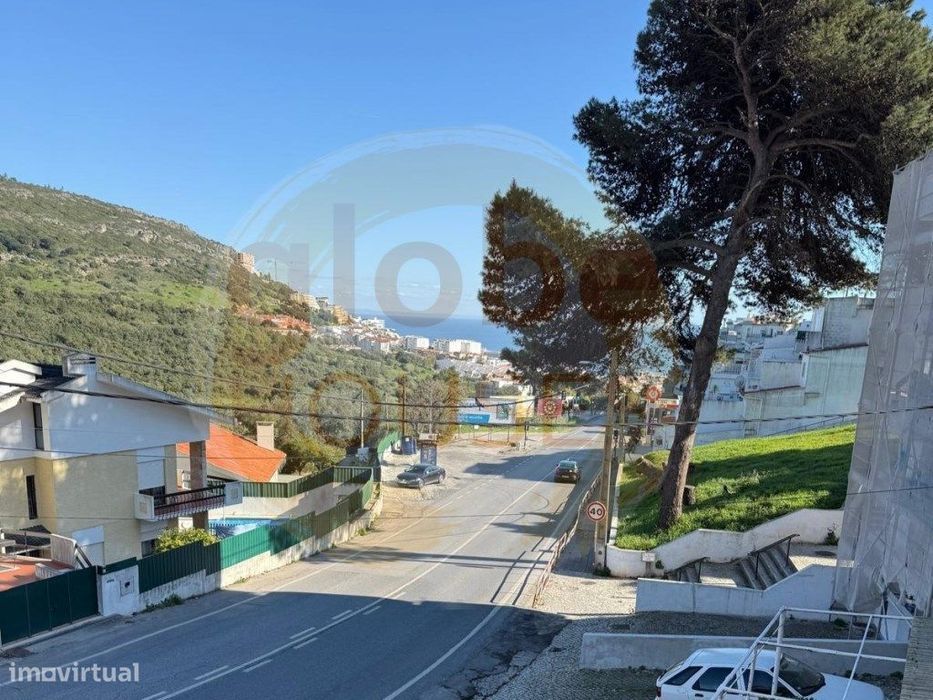 Prédio em Sesimbra com 9 frações