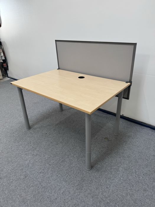 Biurko Kinnarps stol biurowy.