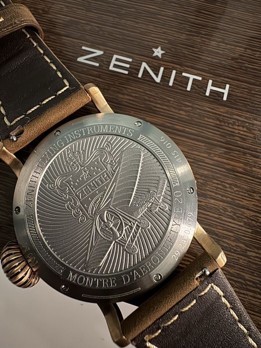 часы Zenith Pilot Type 20 Extra Special в бронзовом корпусе.