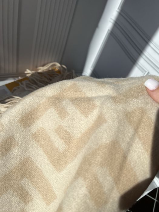 Шарф Fendi жіночий оригінал