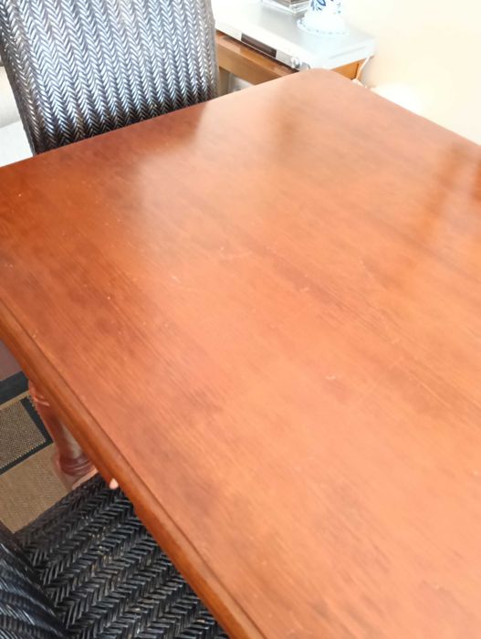 Urgente - Preciso de vender mesa extensível Urgente 200€ negociável