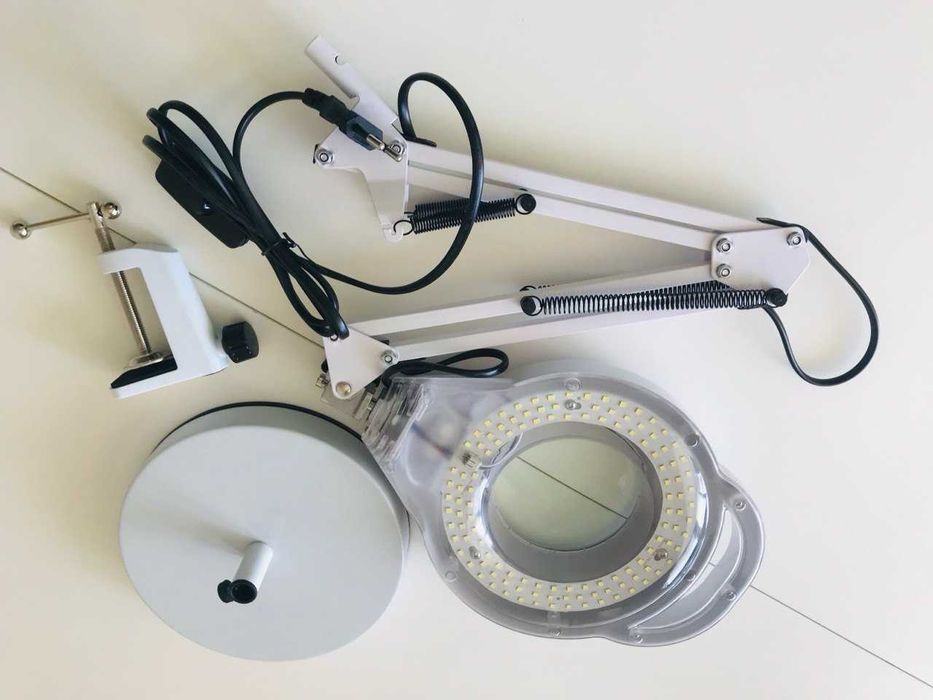 Лампа-лупа настольная на струбцине и подставке