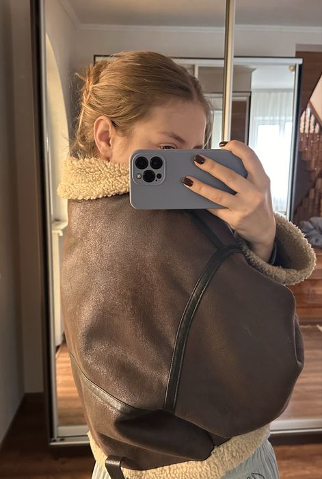 Дублянка Zara в розмірі Хл. Вкорочена, в красивому кольорі.