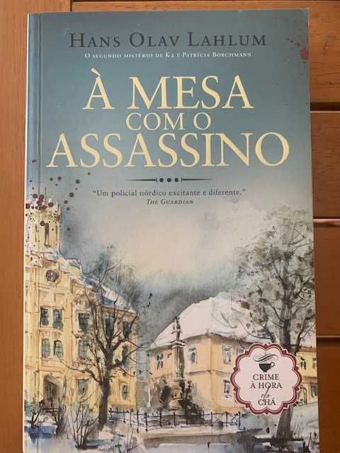 À mesa com o assassino