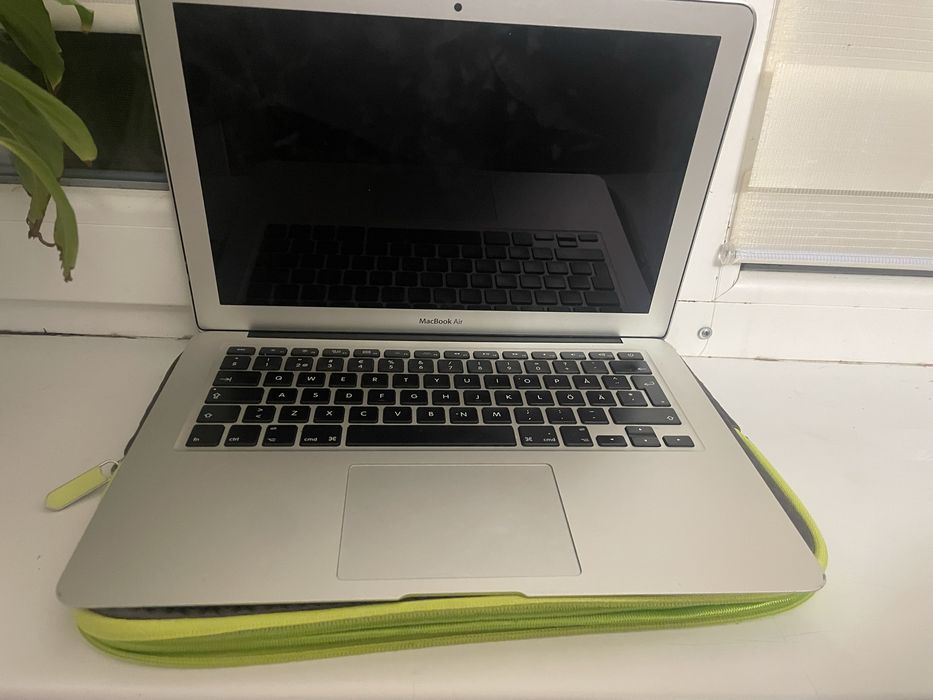Продам MacBook 13 Air 128