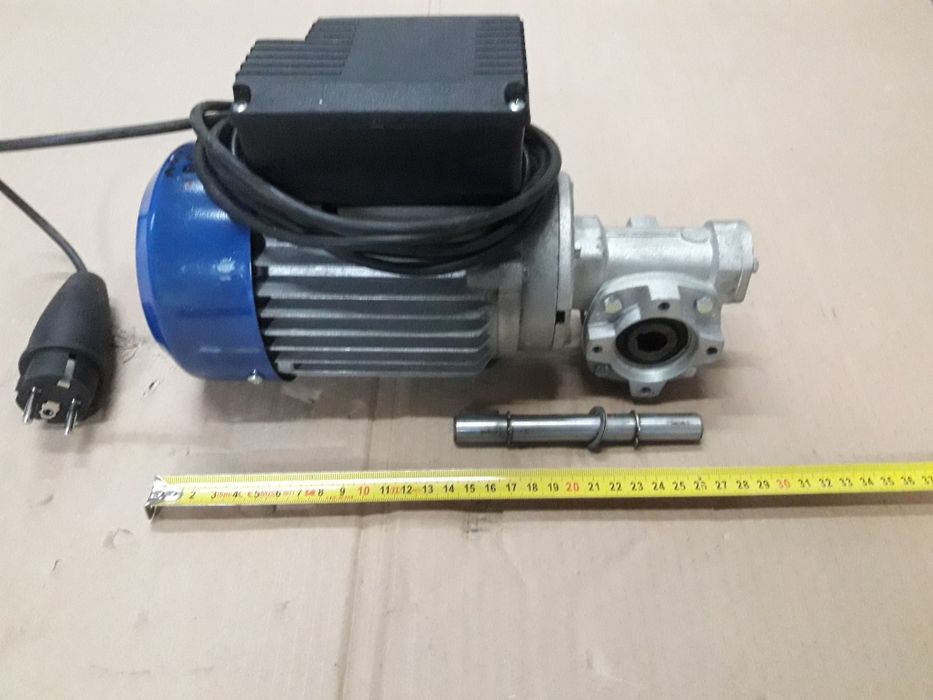 Motoreduktor jednofazowy 230v 0.09kw 47obrotów